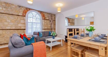 Unique and quirky central apartment with parking