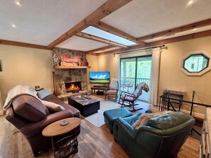 Smart TV, fireplace - Acorn Cabin: Mountain Cottage with Private Deck | Peek at Lake Sequoyah (Highlands)