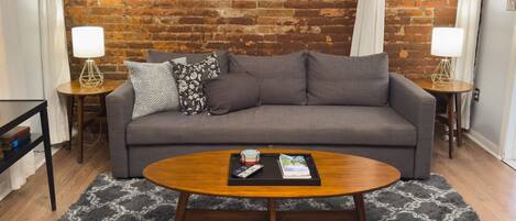 Smart-tv, boeken en een stereo