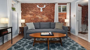 Smart-TV, Bücher, Stereoanlage