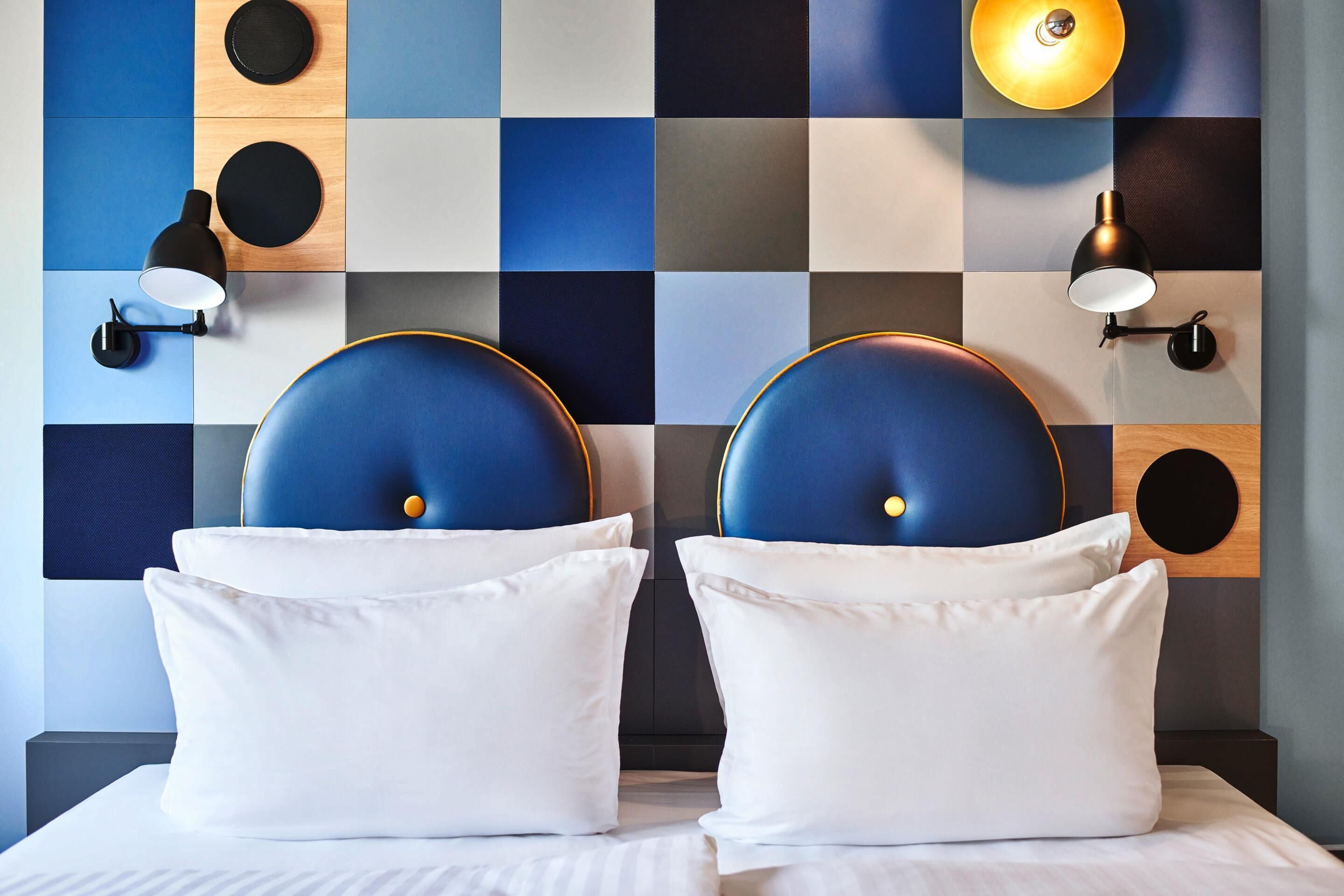 أغطية فراش متميزة وألحفة محشوة بالريش وستائر تعتيم وتجهيزات عازلة للصوت