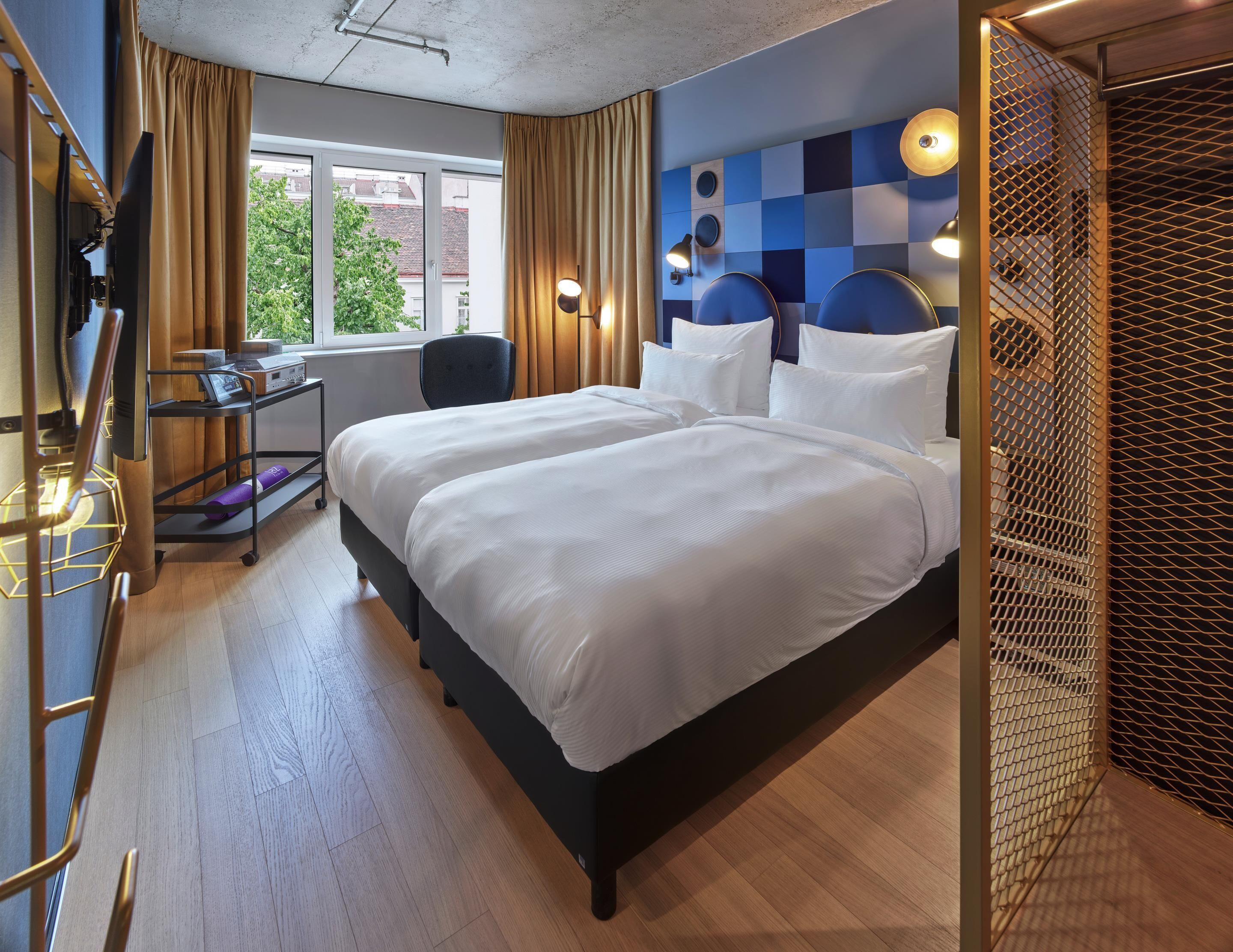 غرفة (Bassline) | أغطية فراش متميزة وألحفة محشوة با لريش وستائر تعتيم وتجهيزات عازلة للصوت