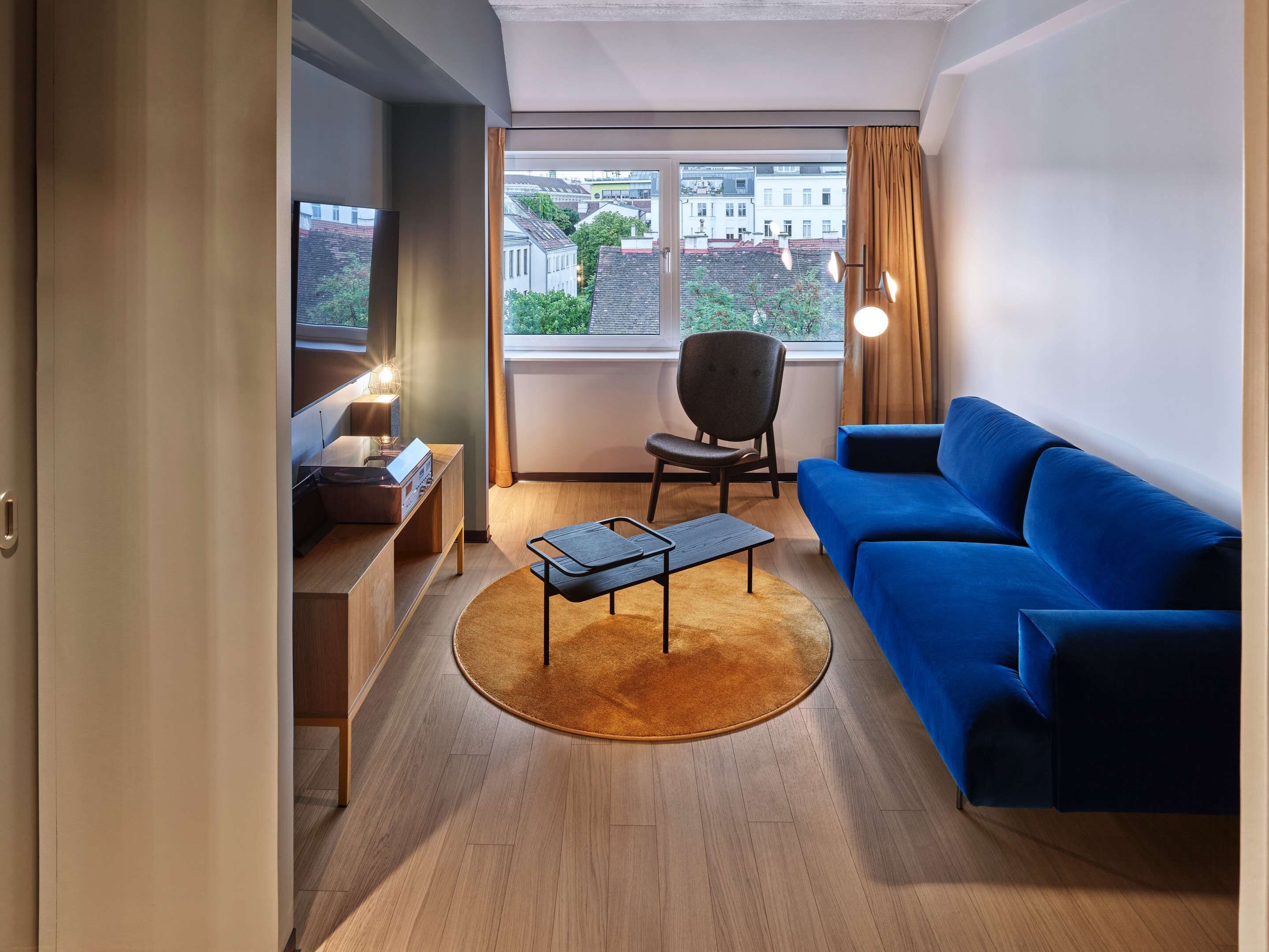 Suite (Backbeat) | Premium bedding, down duvets, blackout curtains, soundproofing