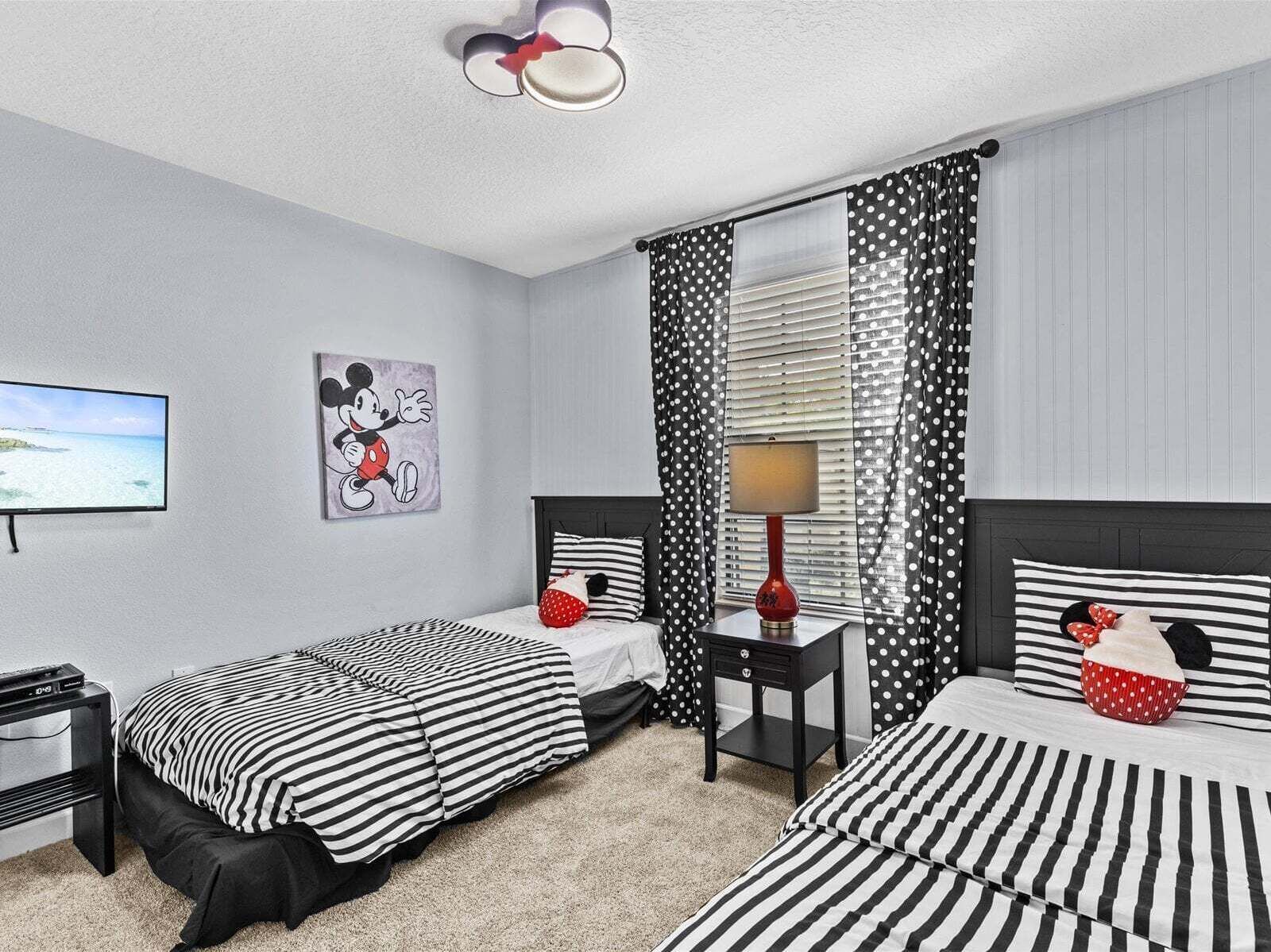 6 bedrooms, iron/ironing board, WiFi (free), bed sheets