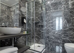 Superior Double or Twin Room | Bathroom | Shower, rainfall showerhead, designer toiletries, hair dryer