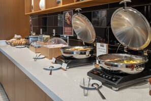 Free daily continental breakfast - SpringHill Suites by Marriott Woodbridge (Woodbridge)