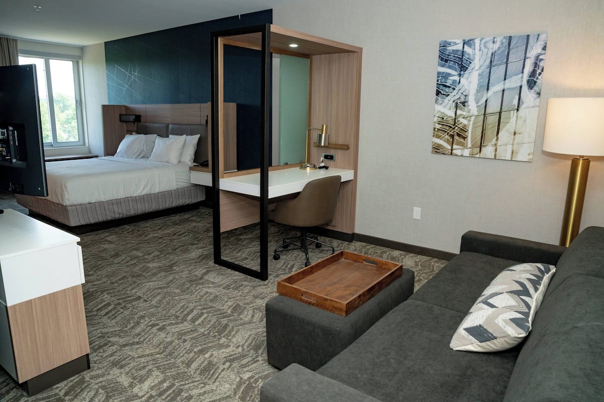 Suite, 1 King Bed, Non Smoking
