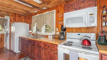 冰箱、微波炉、烤箱、炉灶