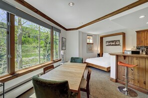Dining - Elkhorn Lodge (Avon)