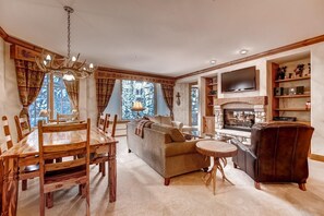 Living area - Elkhorn Lodge (Avon)