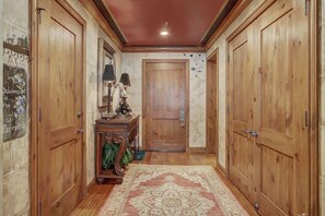 Interior - Elkhorn Lodge (Avon)