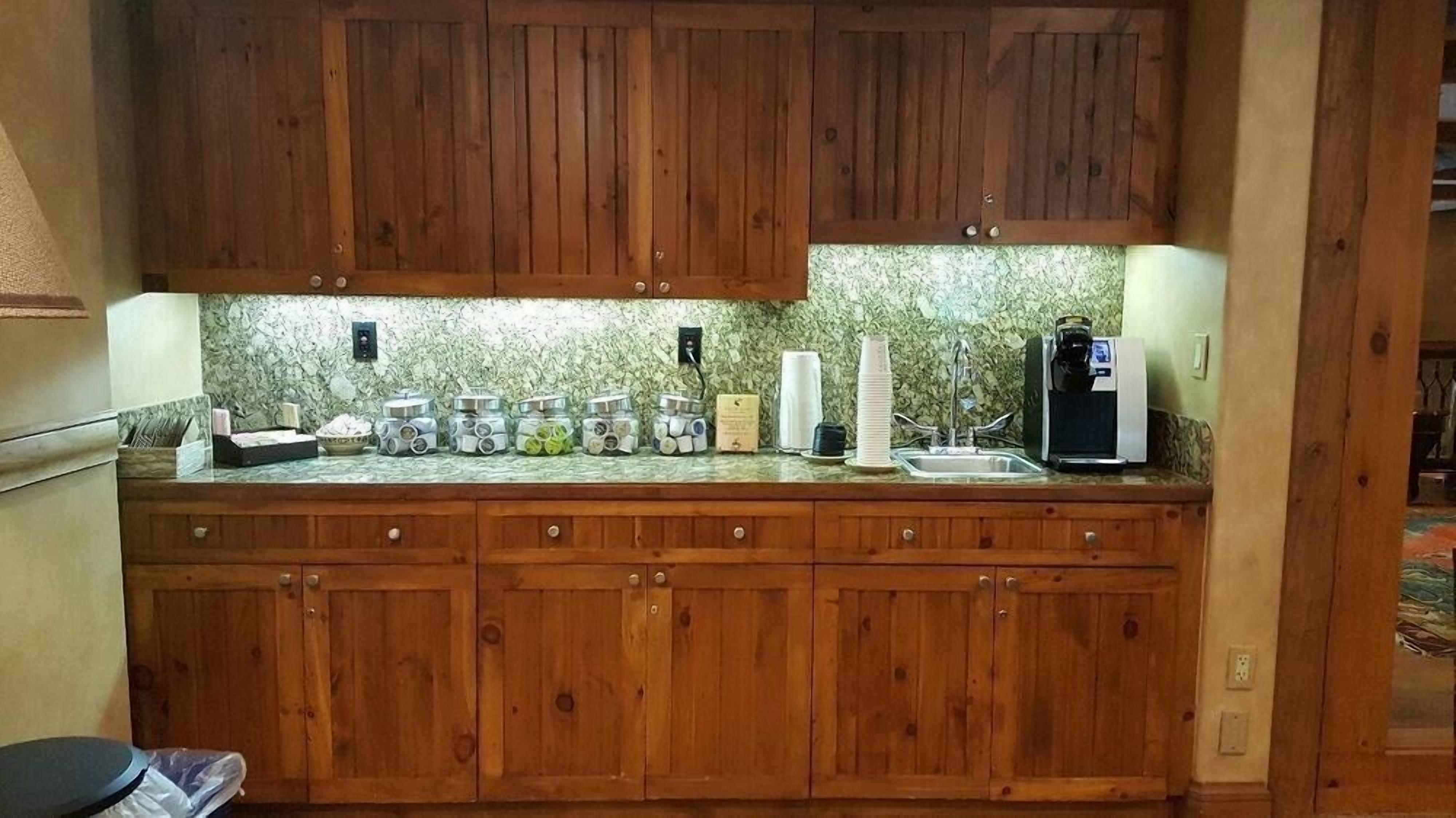 المنشأة من الداخل