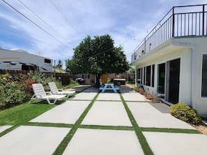 Terrace/patio - Escape to a Stylish-Villa in North Hollywood with  private garden & jacuzzi  (Los Angeles)