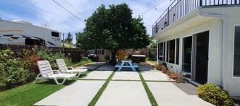 Escape to a Stylish-Villa in North Hollywood with  private garden & jacuzzi 