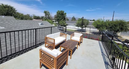 Escape to a Stylish-Villa in North Hollywood with private garden & jacuzzi