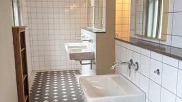 Dusche, Handtücher, Toilettenpapier