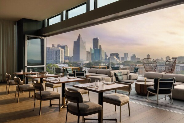 2 restaurants, breakfast, lunch, dinner served; Italian cuisine - The Tess, Autograph Collection (Atlanta)