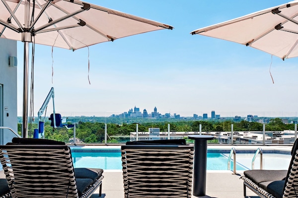 Outdoor pool, cabanas (surcharge), pool umbrellas