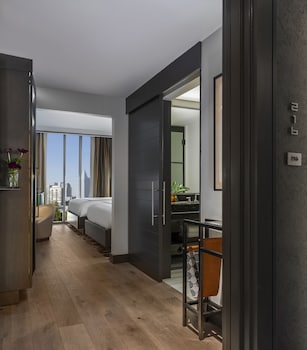 Down comforters, minibar, in-room safe, desk at The Tess, Autograph Collection