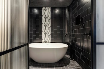 Presidential Suite, 1 Bedroom, Non Smoking, City View | Down comforters, minibar, in-room safe, desk at The Tess, Autograph Collection