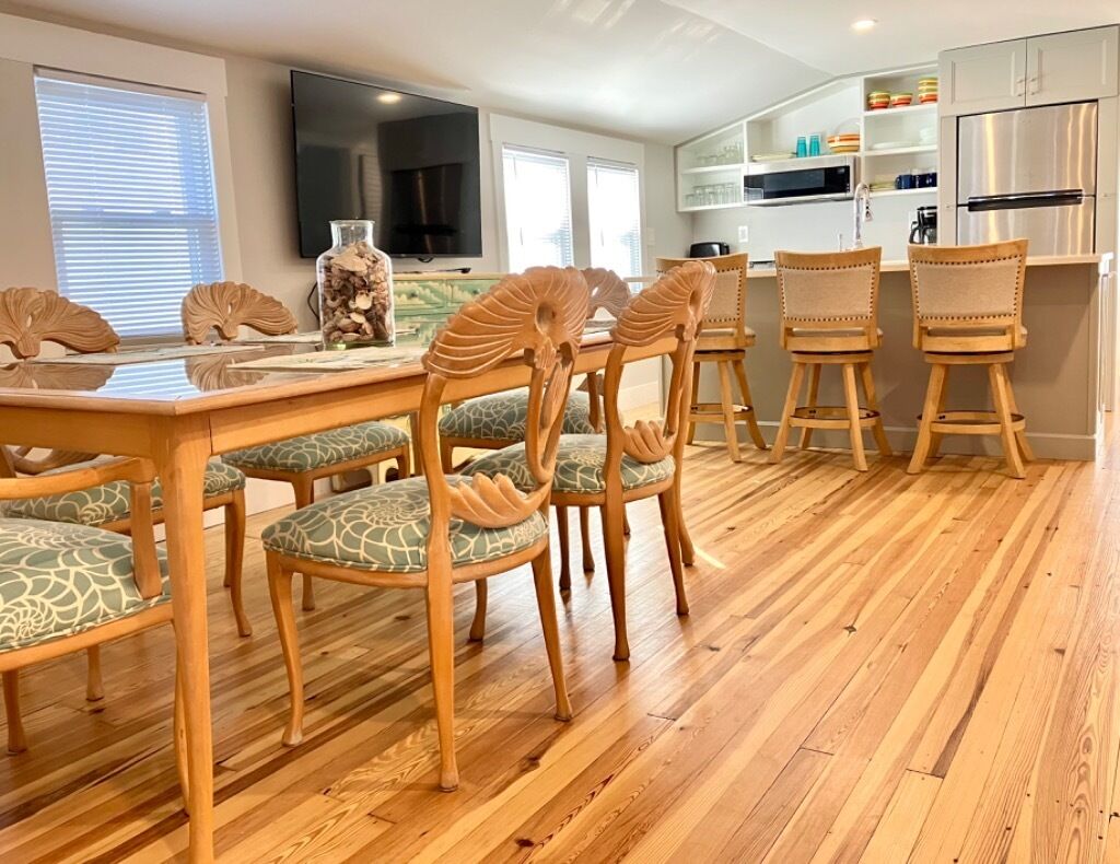 Let's Go to the Beach! **2 Bedroom Condo**
