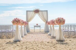Indoor wedding - InterContinental Grand Ho Tram (Ho Chi Minh City)
