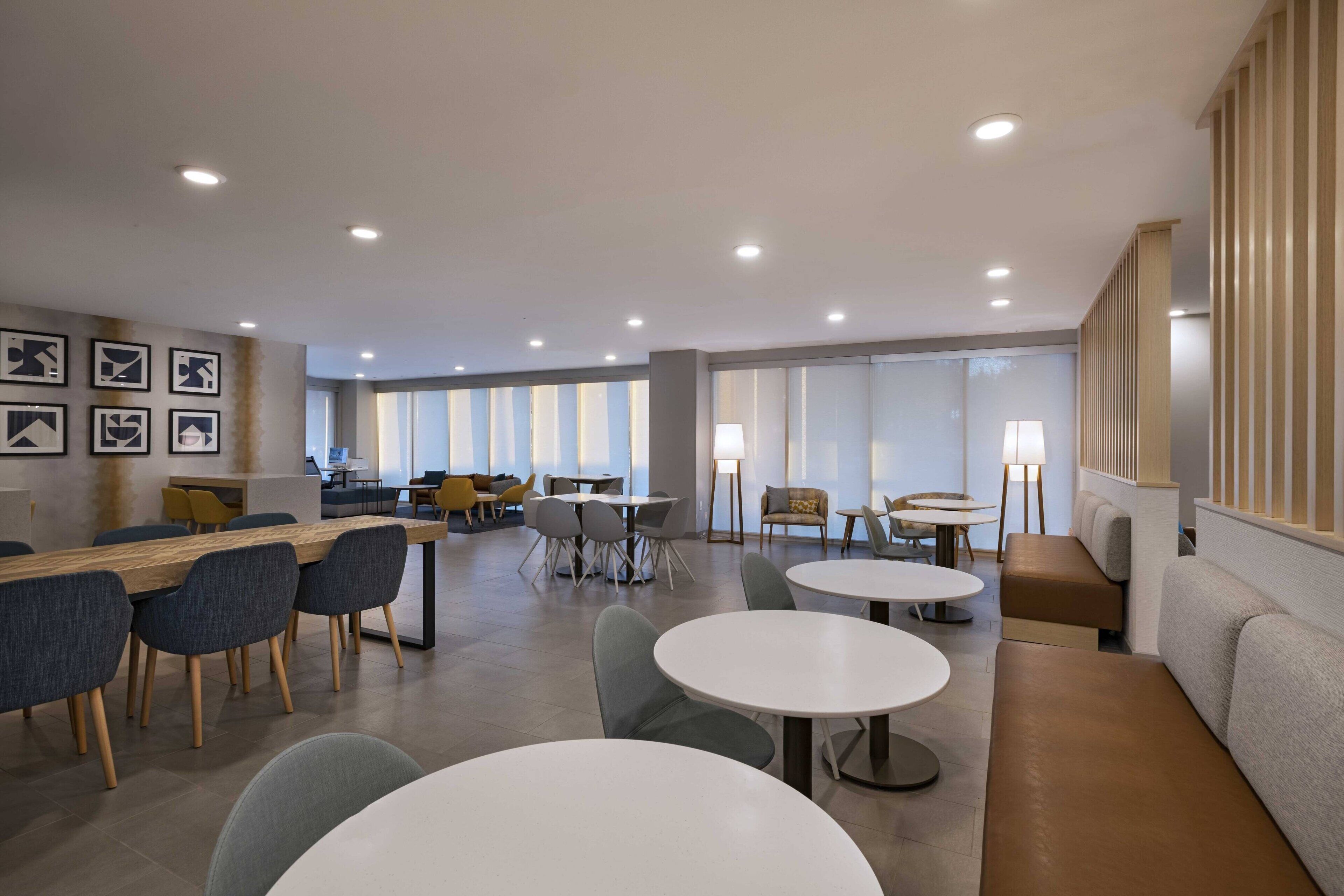 包含每日自助早餐