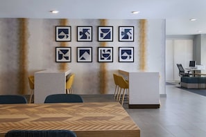 Café da manhã com buffet grátis todos os dias