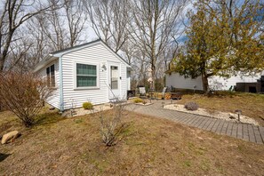 Property grounds - Relaxing Getaway with Town Beach Access (Westerly)