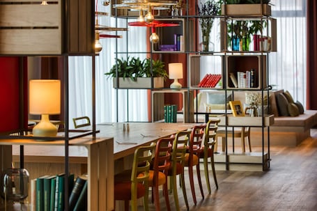 Restaurant. IntercityHotel Wiesbaden