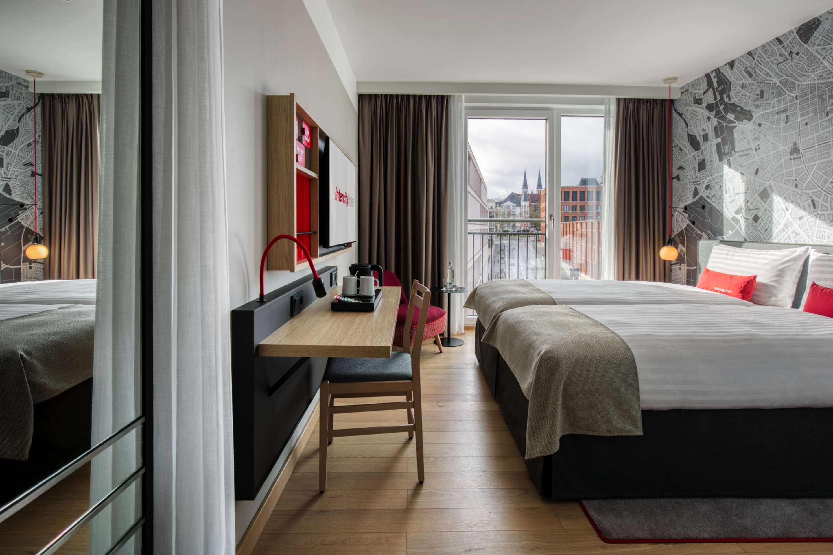 Quarto duplo superior | Roupas de cama antialérgicas, cofres nos quartos, escrivaninha