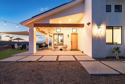 Holiday Escape!!! Pool, Hot Tub, Game Room, Fire Pit