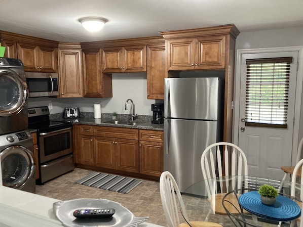 冰箱、微波炉、烤箱、炉灶