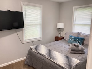 2 多间卧室、熨斗/熨衣板、免费 WiFi、床单