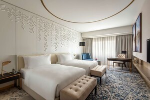 高档床上用品、羽绒被、加厚床垫、迷你吧