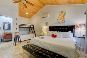 2 Schlafzimmer, Schreibtisch, Bügeleisen/Bügelbrett, Reisekinderbett