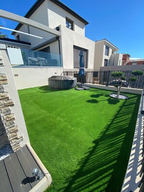 المنطقة المحيطة بالمنشأة