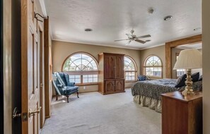 4 Schlafzimmer, Schreibtisch, Bügeleisen/Bügelbrett, kostenloses WLAN