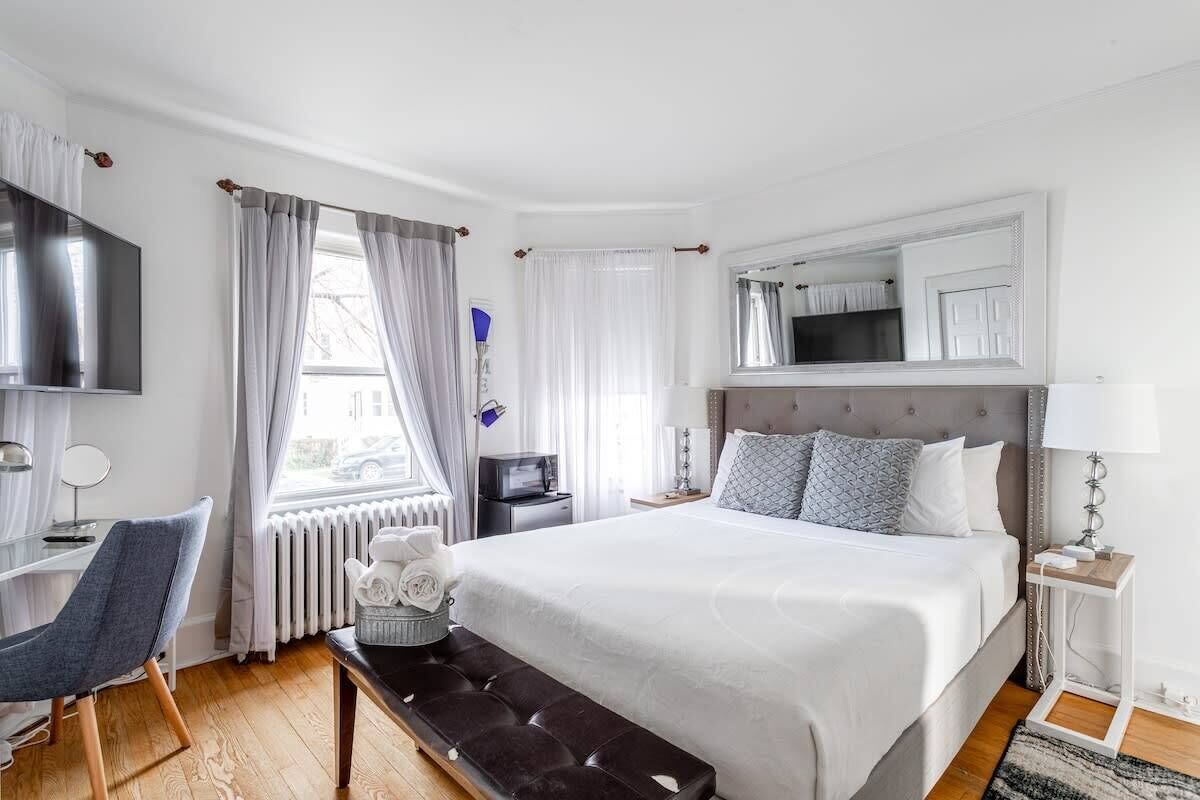 7 bedrooms, desk, iron/ironing board, free WiFi