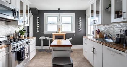 The Fred Deluxe 7 BR by I95, Train, HarborVw, Stamford Beaches & Workspace