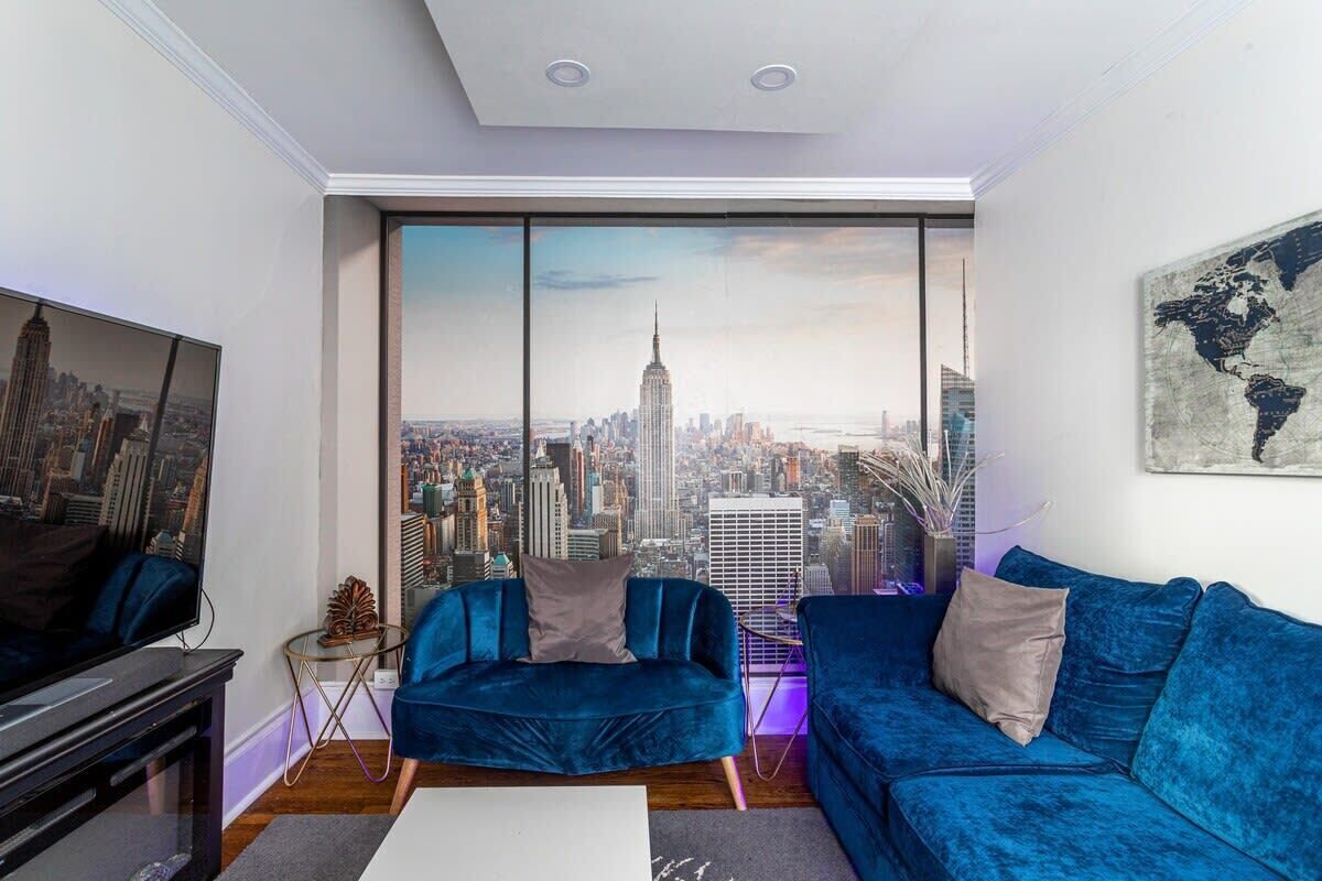 Smart TV, fireplace, stereo, offices