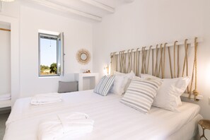 2 chambres, coffres-forts dans les chambres, fer et planche à repasser