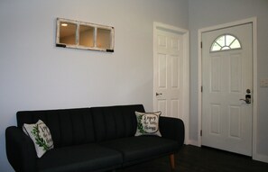 TV, DVD player, videoteca