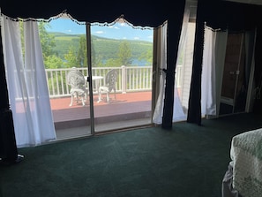 6 bedrooms, iron/ironing board, free WiFi, bed sheets