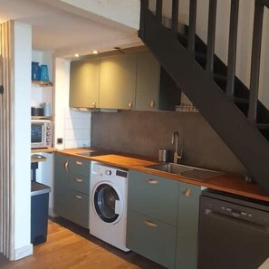 Réfrigérateur, micro-ondes, four, lave-vaisselle