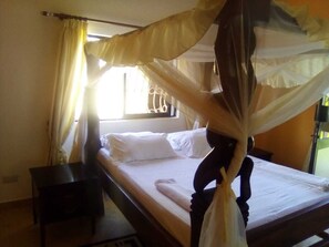 4 多间卧室、办公桌、熨斗/熨衣板、旅行婴儿床