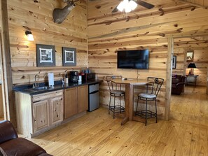 Interior - Arrowhead Cabin at Wolf Creek Guest Ranch (Fredericksburg)