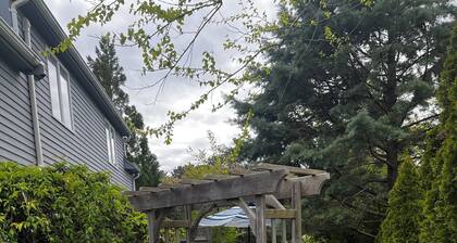Secret Garden Oasis in the heart of Ptown