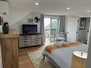2 bedrooms, desk, iron/ironing board, WiFi - Secret Garden Oasis in the heart of Ptown (Provincetown)