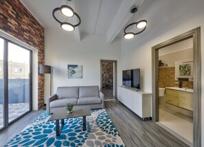 Superior Apartment | Living area | 43-inch TV with cable channels - Hotel Puerto Valdes (San Juan)